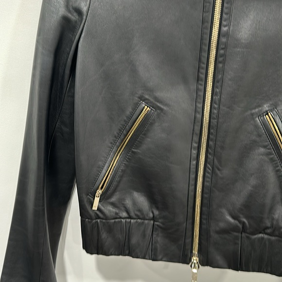Gorgeous designer leather jacket, gold hardware, chic style, excellent condition - Picture 6 of 10